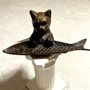 Late 19th early 20th digital bronze pen tray Cat holding the Fish.